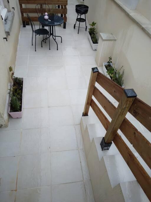 Appartement Cosy Avec Terrasse Vaux-Sur-Seine Exterior photo